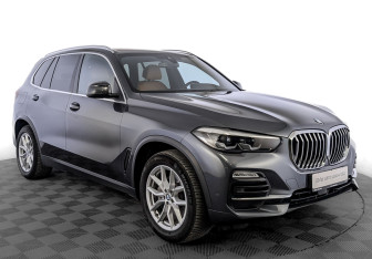 Подержанный автомобиль BMW X5 2019 года (3 фото)