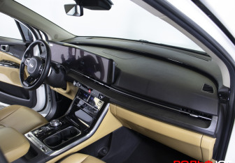 Подержанный автомобиль Kia Carnival 2020 года (12 фото)