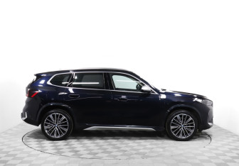 Подержанный автомобиль BMW X1 2023 года (4 фото)