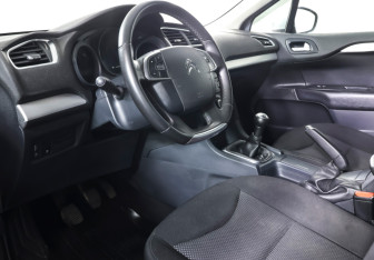 Подержанный автомобиль Citroen C4 Sedan 2013 года (14 фото)