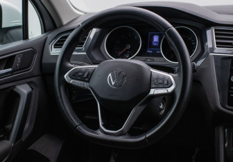 Подержанный автомобиль Volkswagen Tiguan 2020 года (15 фото)