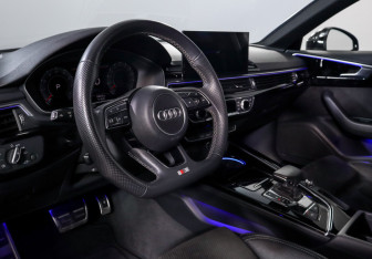 Подержанный автомобиль Audi A4 Sedan 2020 года (14 фото)