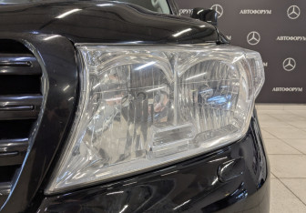 Подержанный автомобиль Toyota Land Cruiser Suv 2010 года (11 фото)