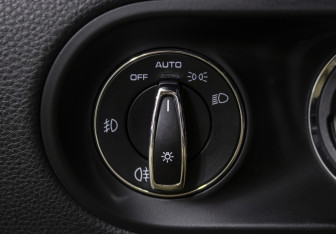 Подержанный автомобиль Porsche Macan 2018 года (16 фото)