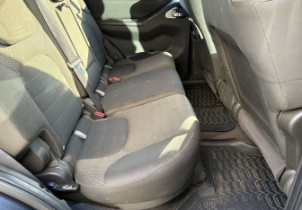 Подержанный автомобиль Nissan Pathfinder 2012 года (11 фото)