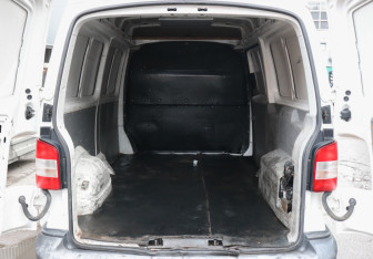 Подержанный автомобиль Volkswagen Transporter Van 2011 года (9 фото)