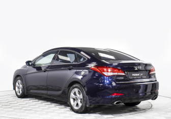 Подержанный автомобиль Hyundai i40 Sedan 2012 года (7 фото)