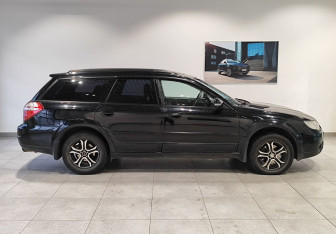 Подержанный автомобиль Subaru Outback Wagon 2007 года (4 фото)