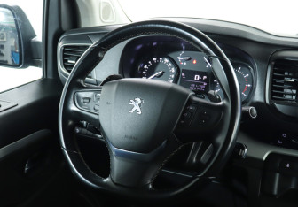 Подержанный автомобиль Peugeot Traveller 2021 года (14 фото)
