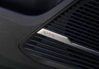 Подержанный автомобиль Geely Atlas 2023 года (21 фото)