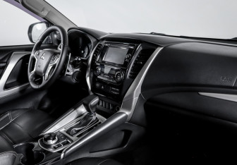 Подержанный автомобиль Mitsubishi Pajero Sport 2018 года (9 фото)