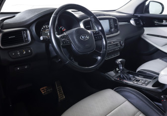 Подержанный автомобиль Kia Sorento 2019 года (18 фото)