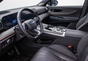 Подержанный автомобиль Jaecoo J8 2024 года (10 фото)