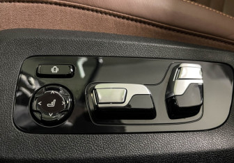 Подержанный автомобиль BMW X7 2024 года (19 фото)