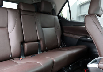 Подержанный автомобиль Toyota Fortuner 2018 года (19 фото)