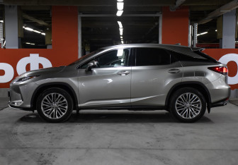 Подержанный автомобиль Lexus RX 2020 года (8 фото)
