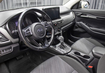 Подержанный автомобиль Kia Seltos 2021 года (15 фото)