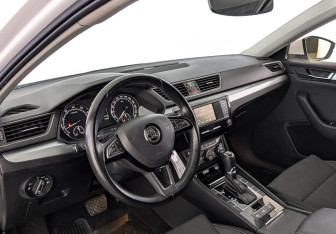 Подержанный автомобиль Skoda Superb Liftback 2016 года (15 фото)