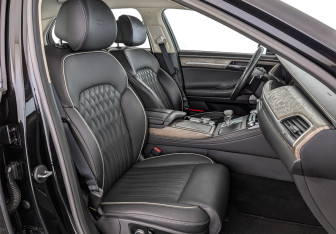 Подержанный автомобиль Genesis G90 2021 года (24 фото)