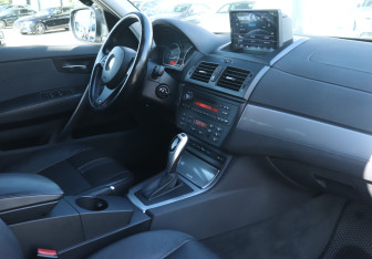 Подержанный автомобиль BMW X3 2009 года (9 фото)