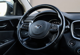 Подержанный автомобиль Kia Sorento 2018 года (11 фото)