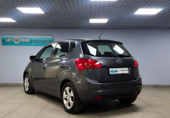 Подержанный автомобиль Kia Venga 2011 года (7 фото)