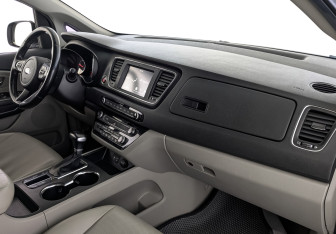 Подержанный автомобиль Kia Carnival 2019 года (13 фото)