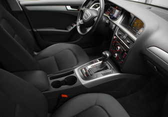 Подержанный автомобиль Audi A4 Sedan 2014 года (24 фото)
