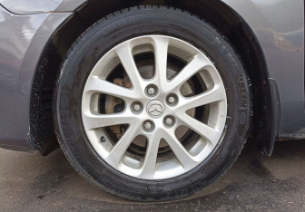 Подержанный автомобиль Mazda 3 Hatchback 2008 года (9 фото)