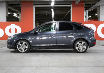 Подержанный автомобиль Ford Focus Hatchback 2010 года (8 фото)
