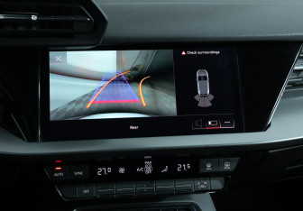 Подержанный автомобиль Audi A3 Hatchback 2021 года (17 фото)