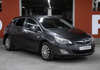 Подержанный автомобиль Opel Astra Hatchback 2011 года (3 фото)