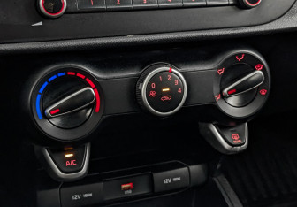 Подержанный автомобиль Kia Rio Hatchback 2021 года (20 фото)