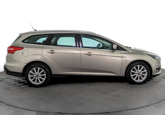 Подержанный автомобиль Ford Focus Wagon 2017 года (4 фото)
