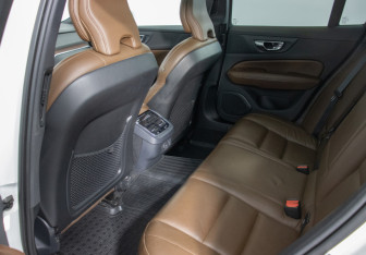 Подержанный автомобиль Volvo V60 Cross Country 2021 года (11 фото)