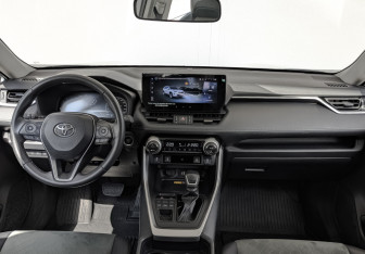 Подержанный автомобиль Toyota RAV4 2024 года (14 фото)