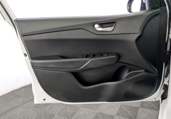 Подержанный автомобиль Hyundai Solaris Sedan 2021 года (19 фото)