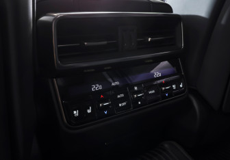 Подержанный автомобиль Lexus LX 2025 года (23 фото)