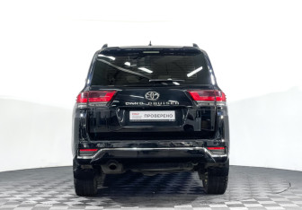 Подержанный автомобиль Toyota Land Cruiser Suv 2022 года (6 фото)
