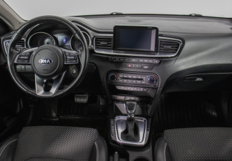 Подержанный автомобиль Kia Ceed Hatchback 2018 года (13 фото)