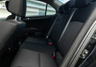 Подержанный автомобиль Mitsubishi Lancer Sedan 2007 года (10 фото)