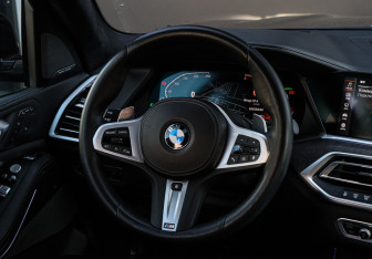 Подержанный автомобиль BMW X7 2020 года (11 фото)