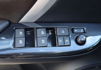 Подержанный автомобиль Toyota Fortuner 2018 года (11 фото)