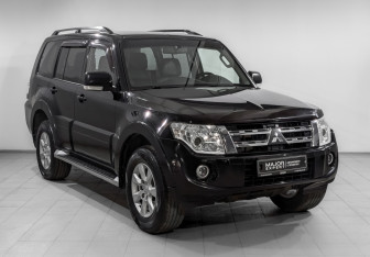 Подержанный автомобиль Mitsubishi Pajero 2011 года (3 фото)