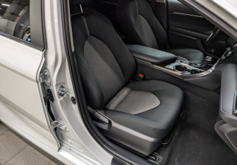 Подержанный автомобиль Toyota Camry Sedan 2022 года (22 фото)