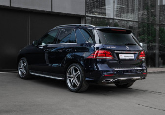 Подержанный автомобиль Mercedes-Benz GLE 2016 года (6 фото)