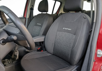 Подержанный автомобиль Renault Sandero 2016 года (19 фото)