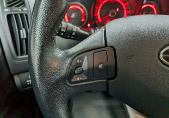 Подержанный автомобиль Kia Ceed Hatchback 2012 года (26 фото)