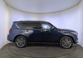 Подержанный автомобиль Infiniti QX80 2019 года (4 фото)