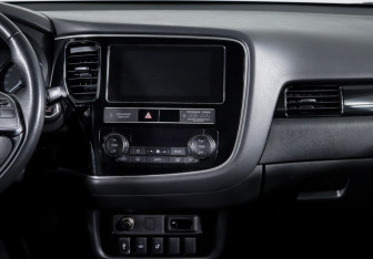 Подержанный автомобиль Mitsubishi Outlander 2018 года (13 фото)